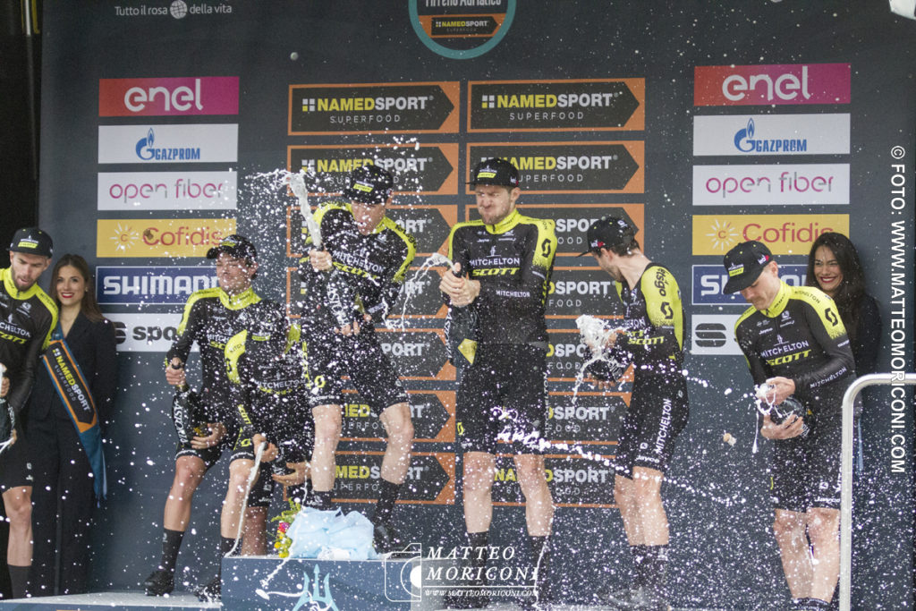 Tirreno - Adriatico 2019: La Mitchelton - Scott festeggia la Vittoria - Prima Tappa a Lido di Camaiore - 13 Marzo 2019
