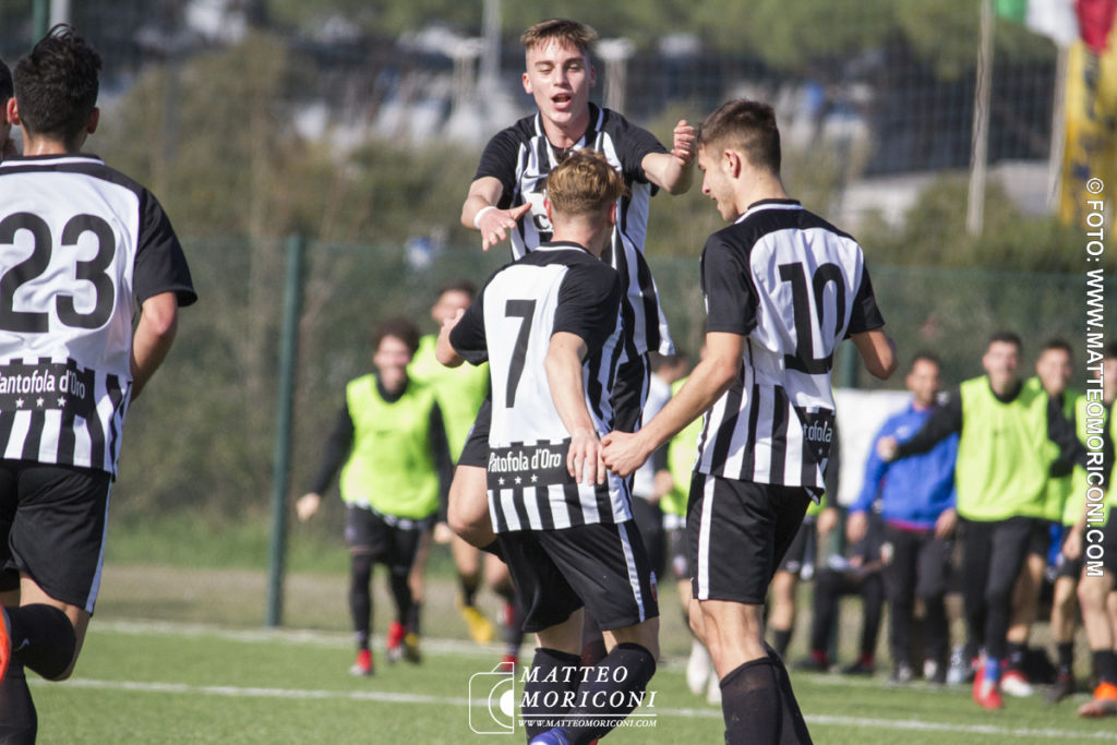 71° VIAREGGIO CUP: Nordsjaelland - Ascoli (15 Marzo 2019) - I festeggiamenti per il Goal del n. 7 Sarli dell'Ascoli